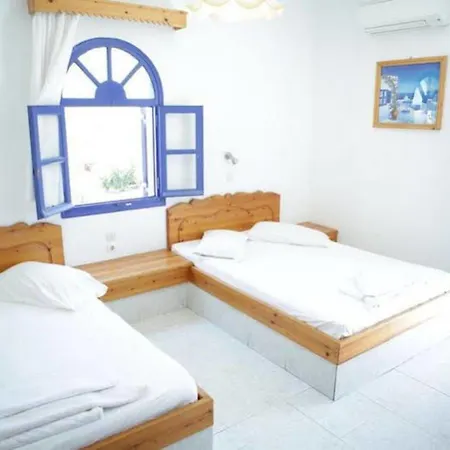 Mar 2* Perissa (Santorini)